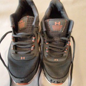 UA RUNNING SHOES..... EUC